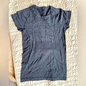 ☑️ Lulu Lemon heather grey Swiftly Tee Sz 8 ☑️